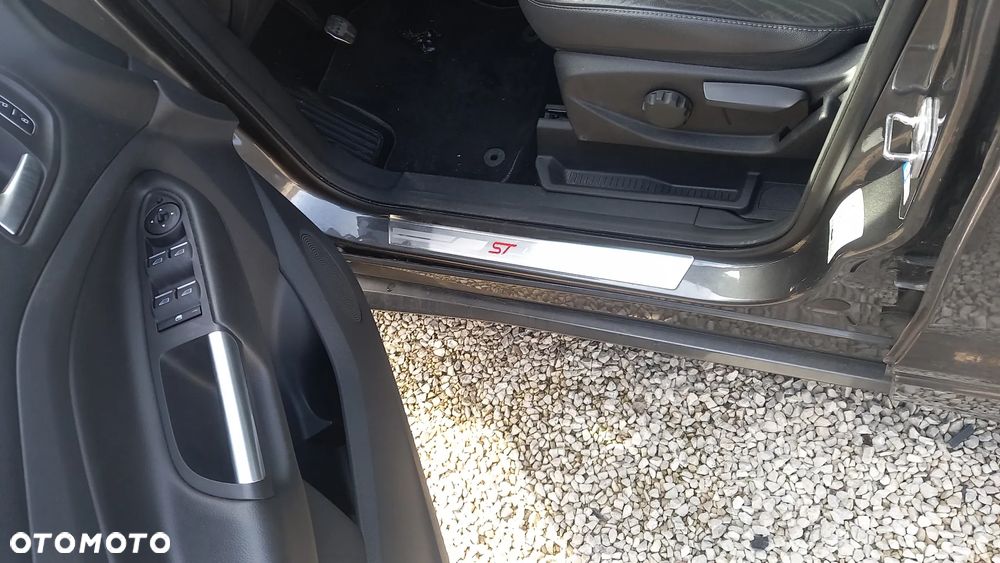 Ford Kuga - 8