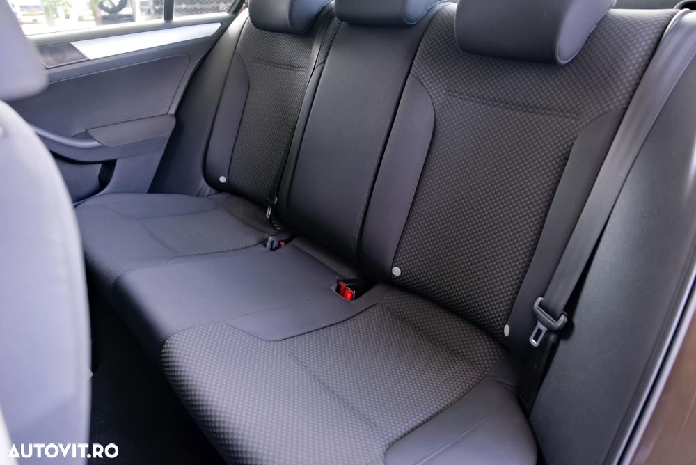 Volkswagen Jetta 1.2 TSI Life - 23