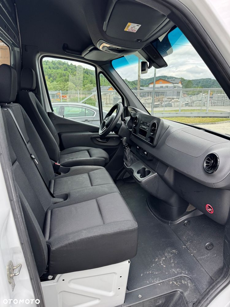 Mercedes-Benz Sprinter - 12
