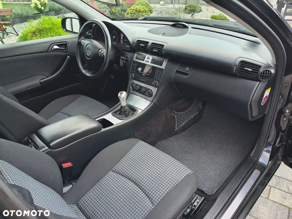 Mercedes-Benz Klasa C 180 Kompressor Sport Edition - 14