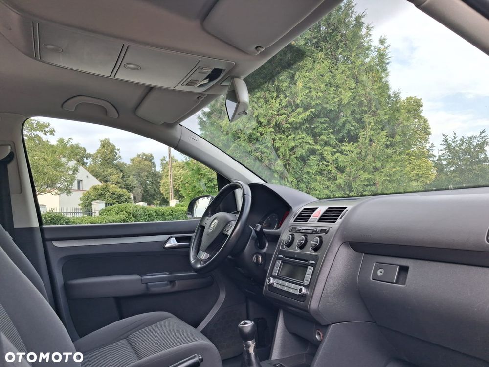 Volkswagen Touran - 14