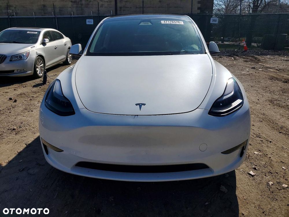 Tesla Model Y Long Range Dual Motor AWD - 2