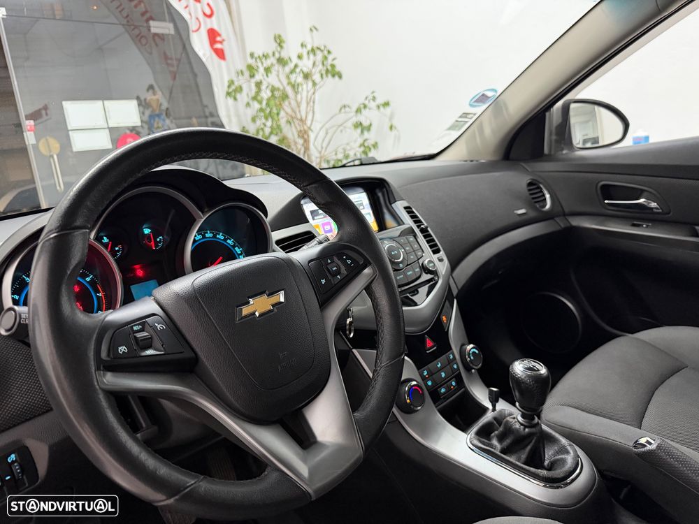 Chevrolet Cruze 1.6 LT - 18