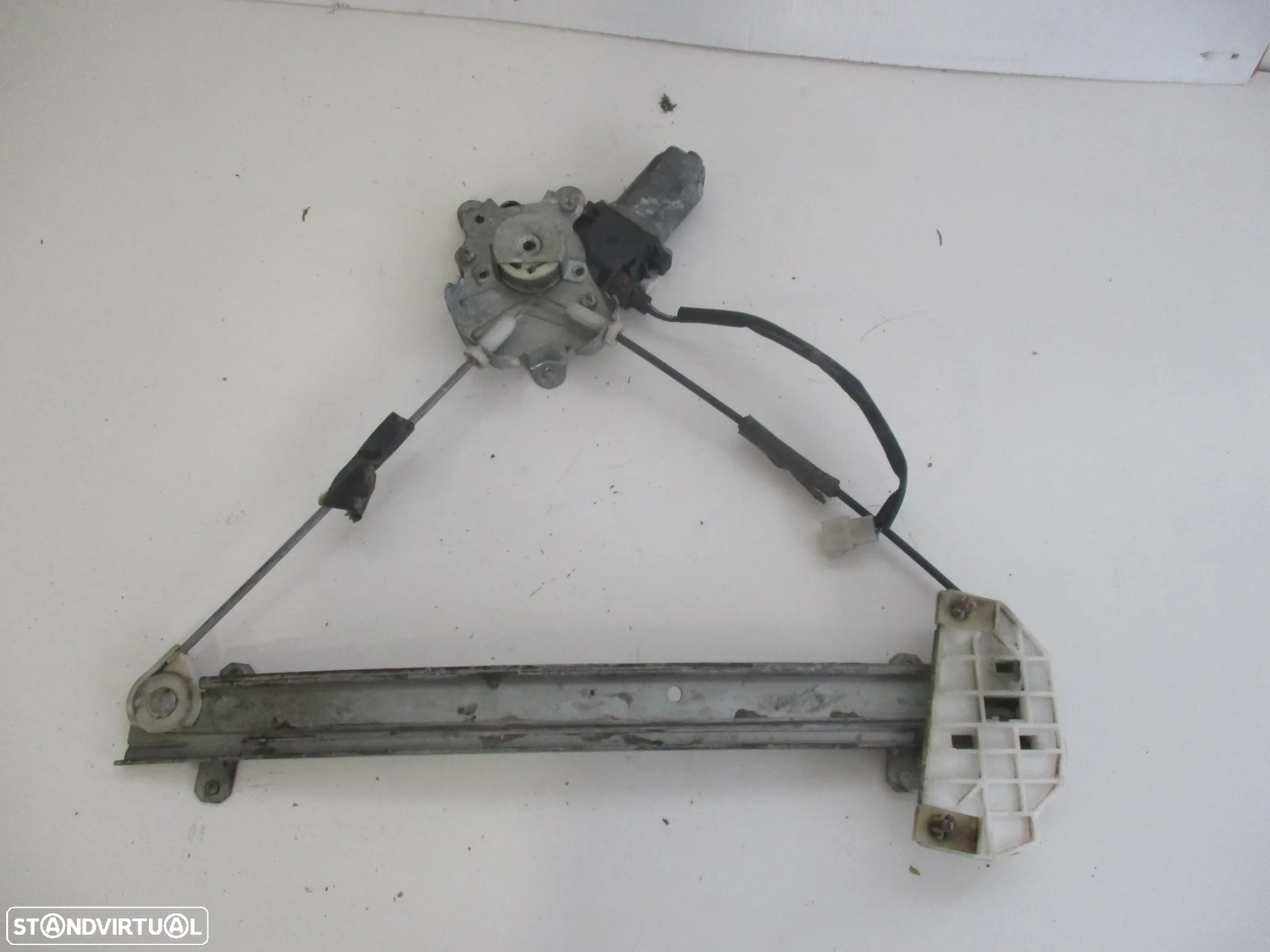 elevador vidro eletrico frente direita mitsubishi colt 1996 3 portas - 2