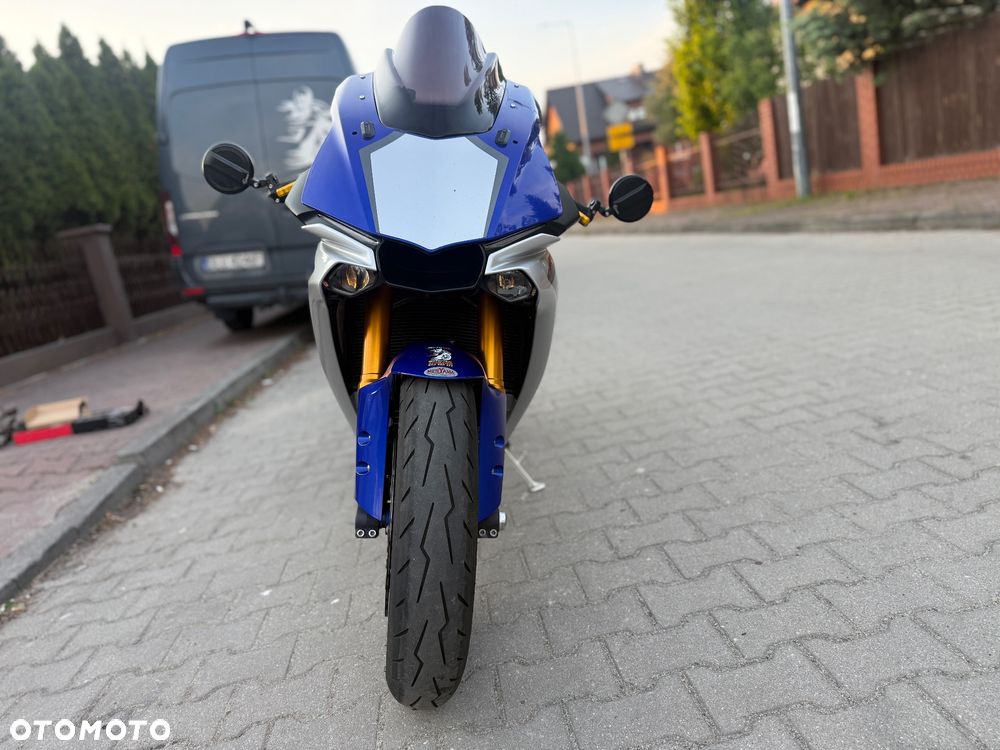 Yamaha R1 - 6