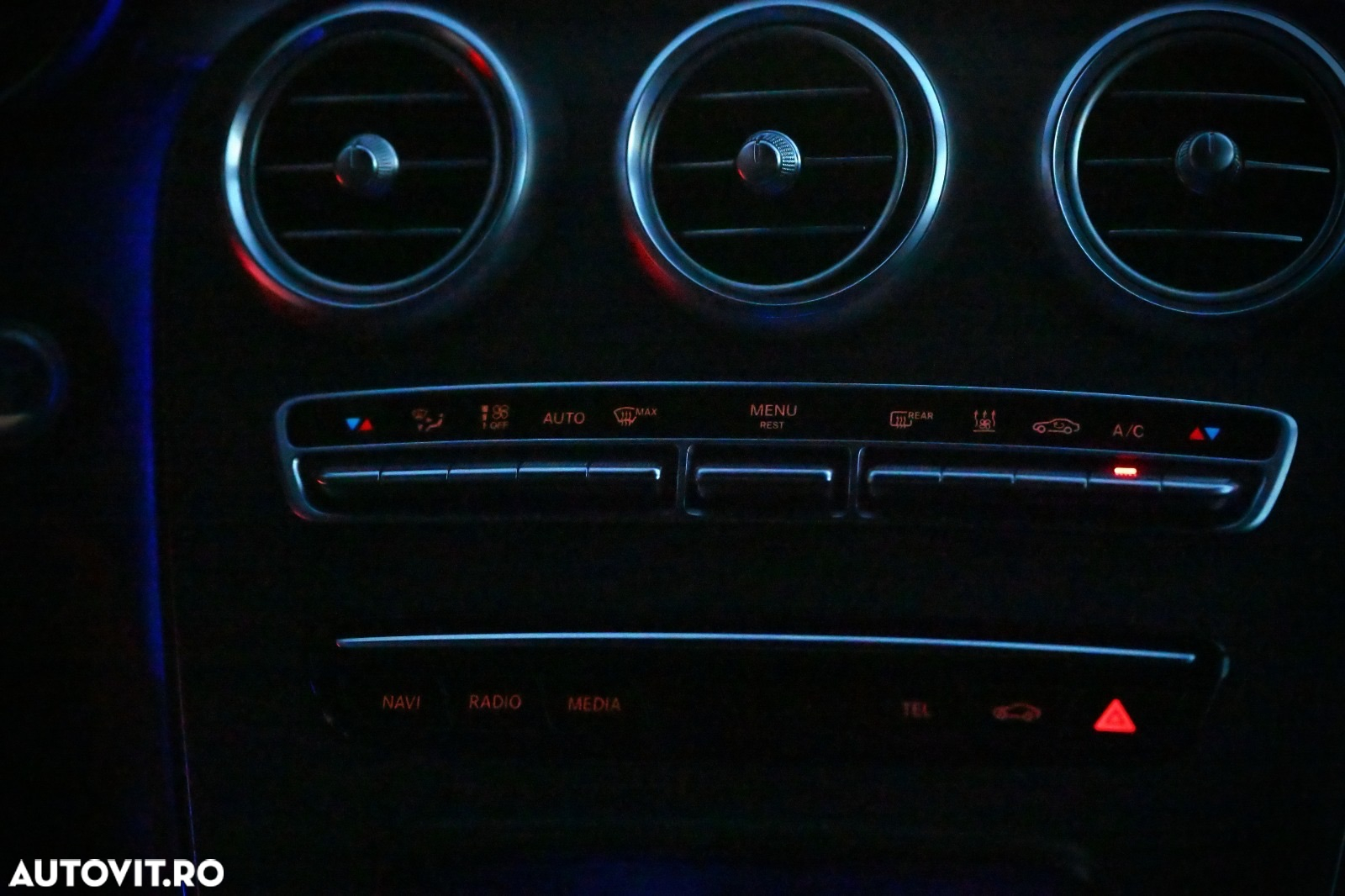 Mercedes-Benz C 300 e 4Matic 9G-TRONIC AMG Line - 38