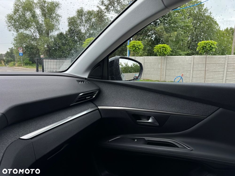 Peugeot 3008 1.6 PureTech GPF Allure S&S EAT8 - 17