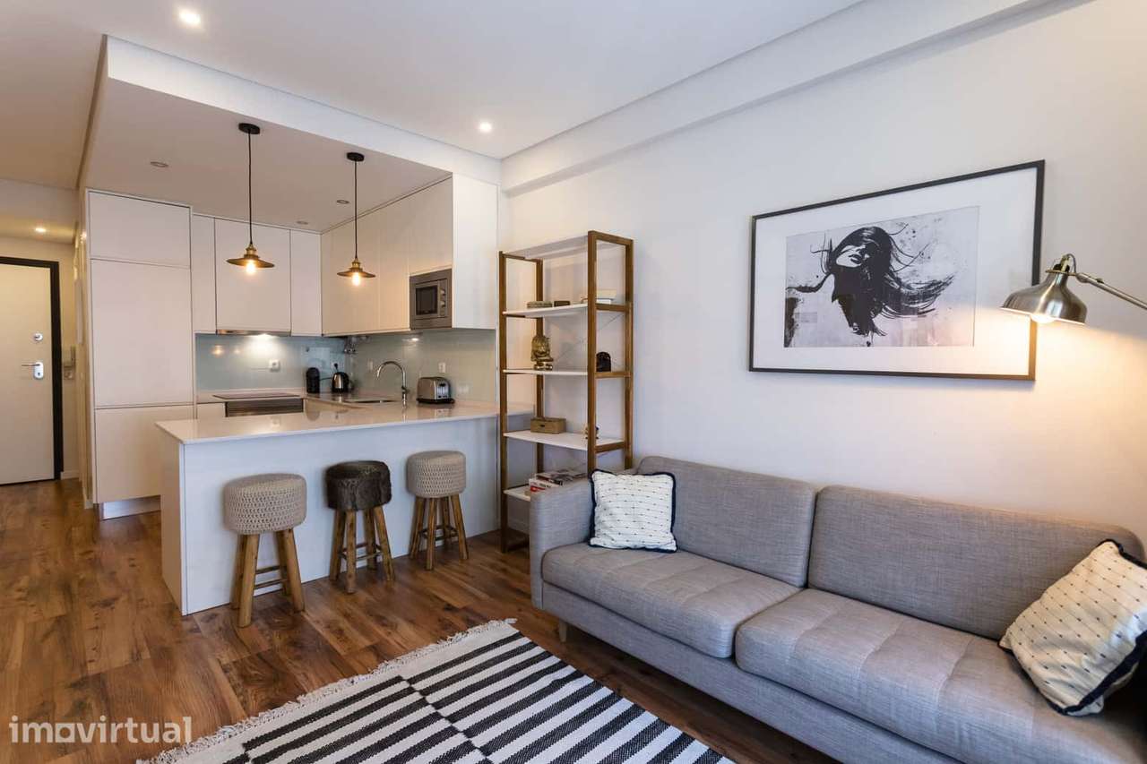 Welcoming one-bedroom apartment with balcony in Lisbon - Grande imagem: 2/9