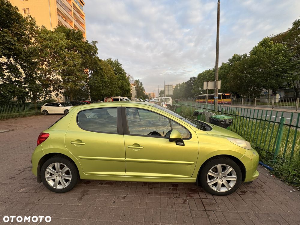Peugeot 207 - 1