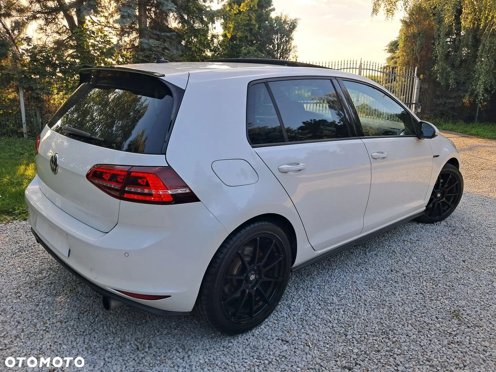Volkswagen Golf - 8