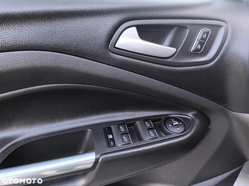 Ford Kuga 1.6 EcoBoost 2x4 Titanium - 29