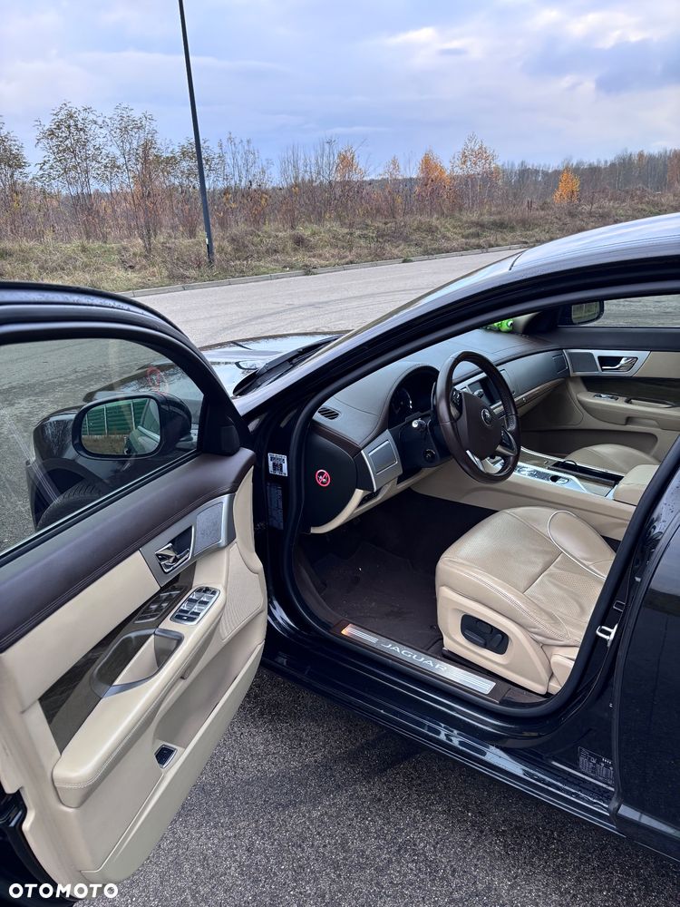 Jaguar XF 3.0 T AWD Premium Luxury - 8