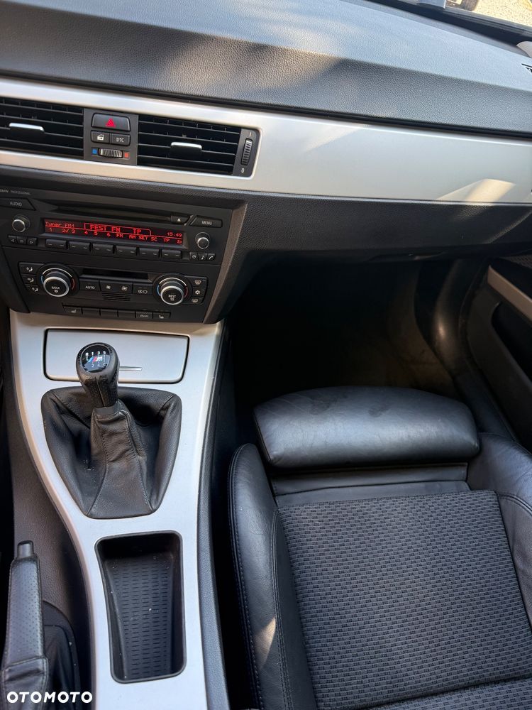 BMW Seria 3 320i - 27