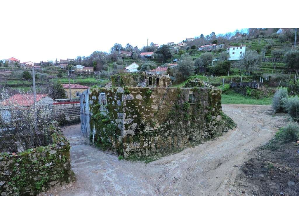 Propriedade com Três Casas e Terreno | Beiral do Lima - Ponte de Lima - Grande imagem: 4/13