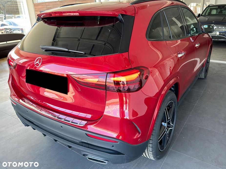 Mercedes-Benz GLA 200 AMG Line - 4
