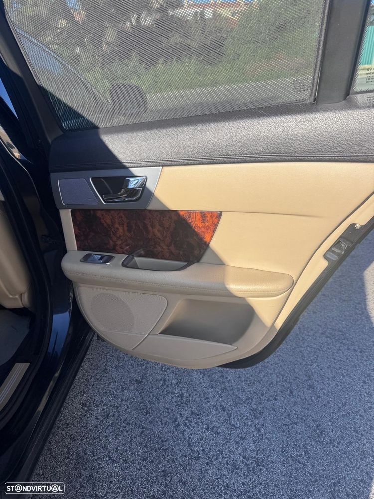 Jaguar XF Sportbrake 2.2 - 9