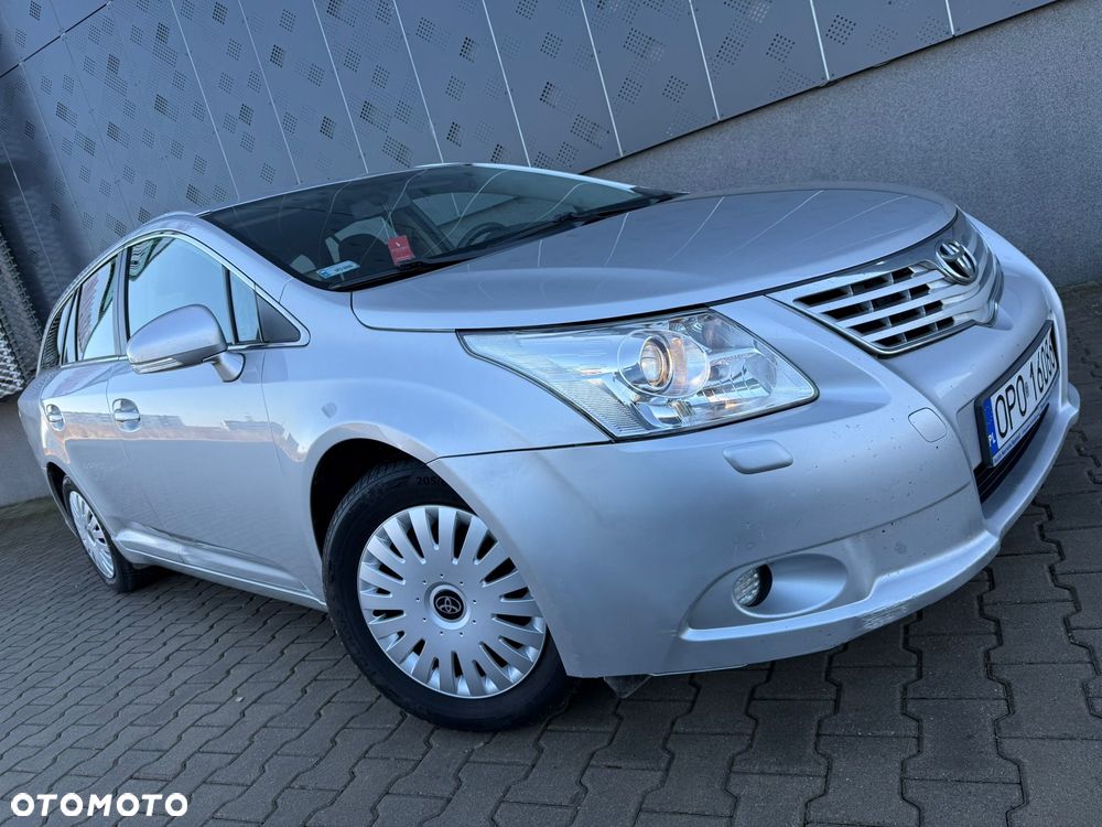 Toyota Avensis 2.0 D-4D Luna - 2