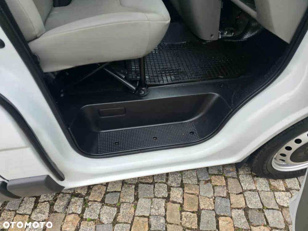 Opel Vivaro - 31