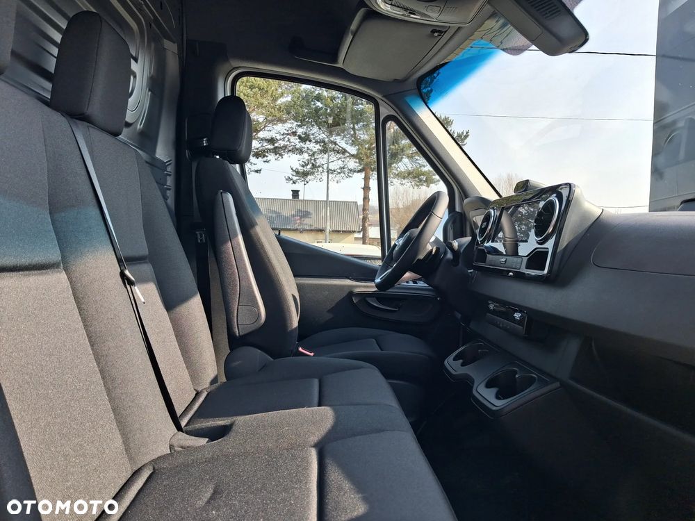 Mercedes-Benz Sprinter - 13