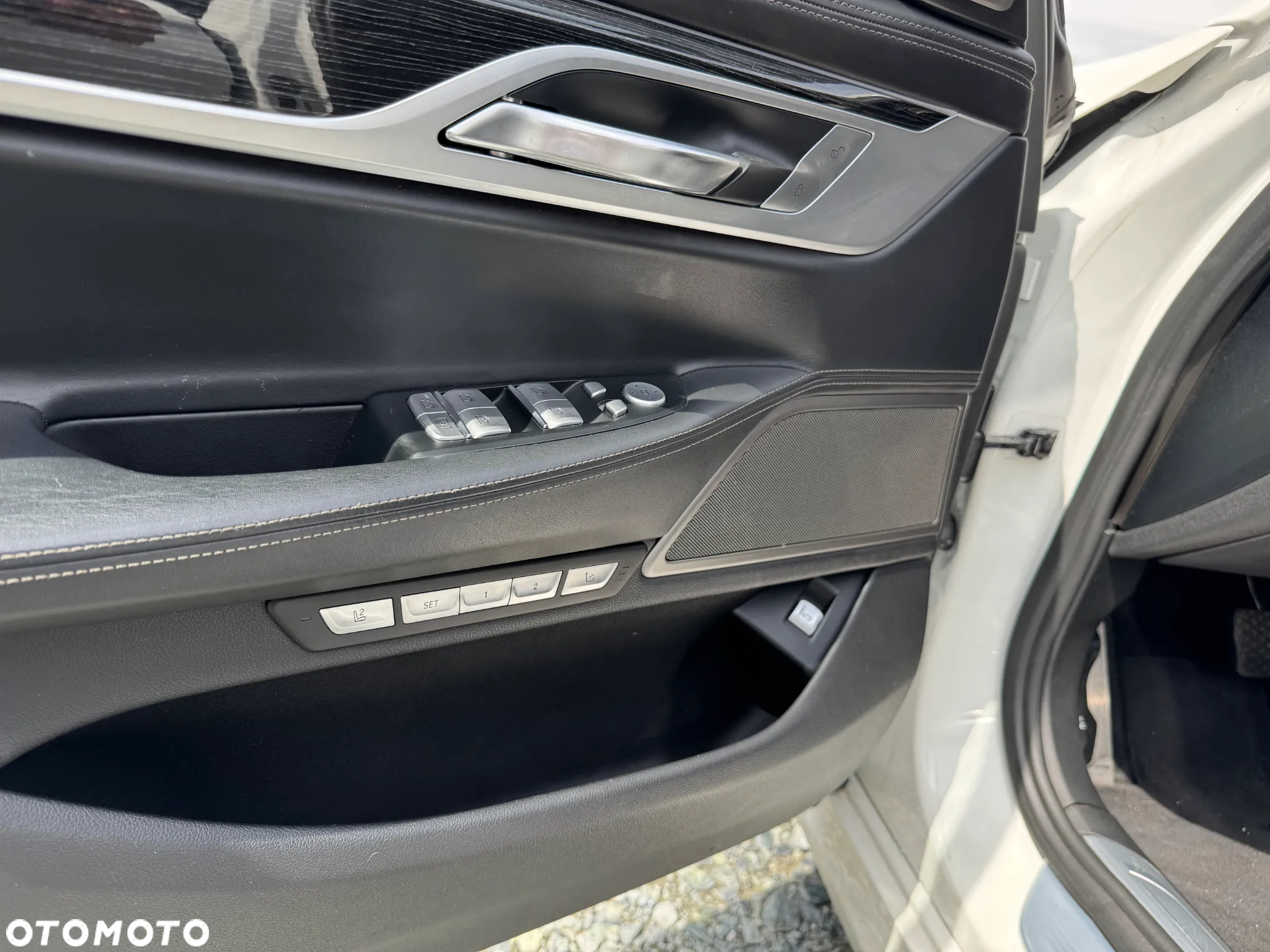 BMW Seria 7 750i xDrive - 26