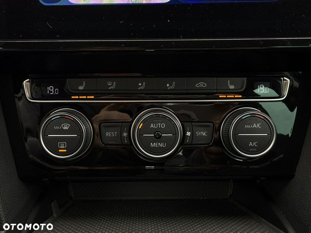 Volkswagen Passat 2.0 TSI Elegance DSG - 29