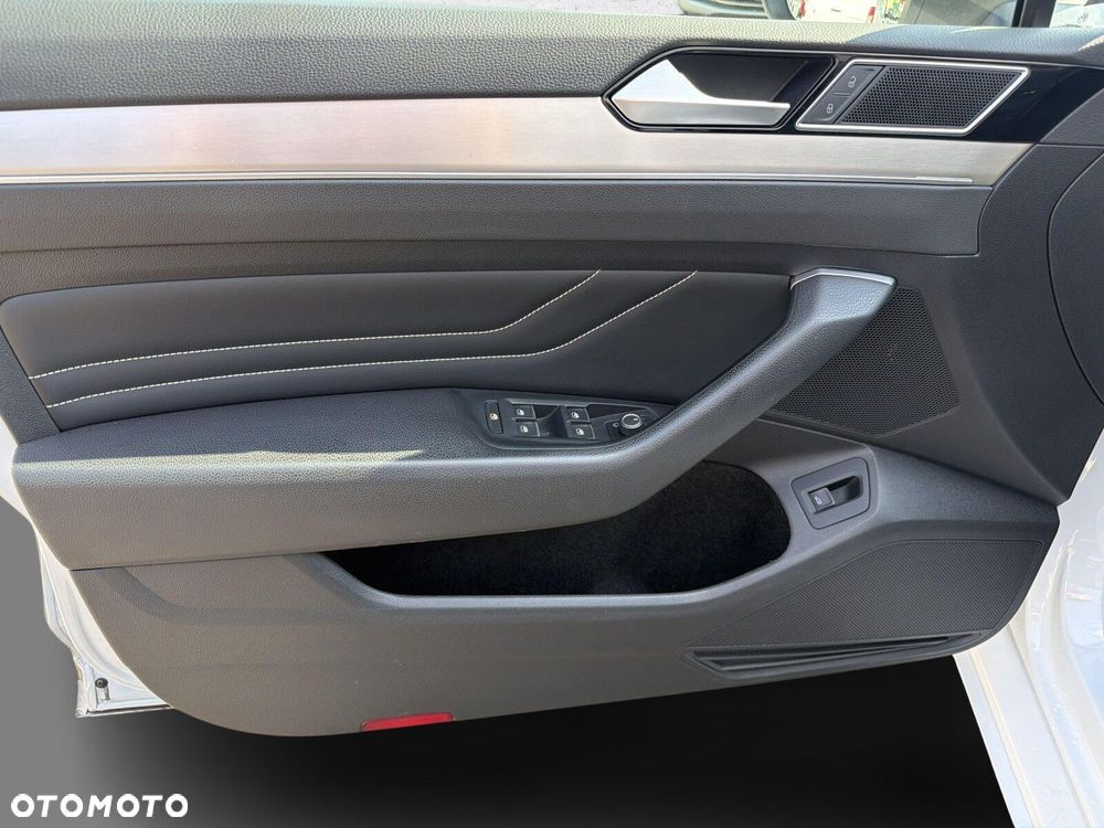 Volkswagen Passat - 11