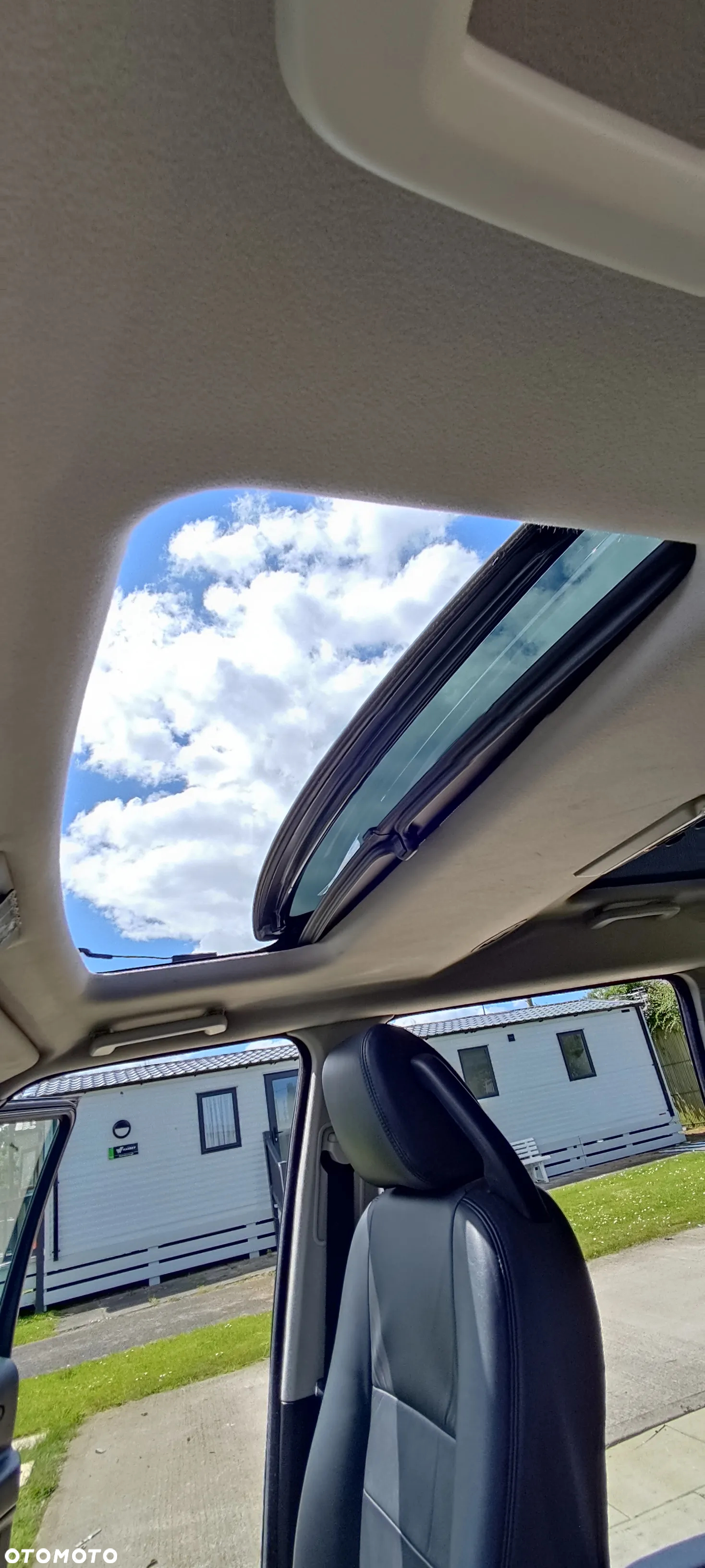 Land Rover Discovery IV 2.7D V6 HSE - 33