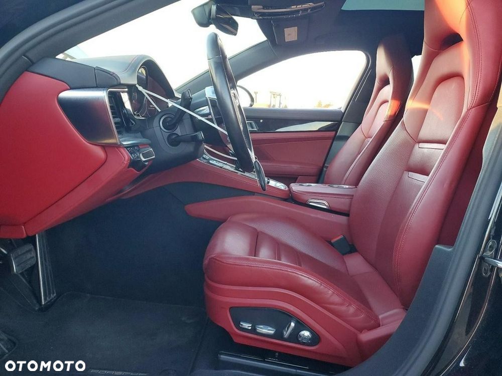 Porsche Panamera 4S - 7