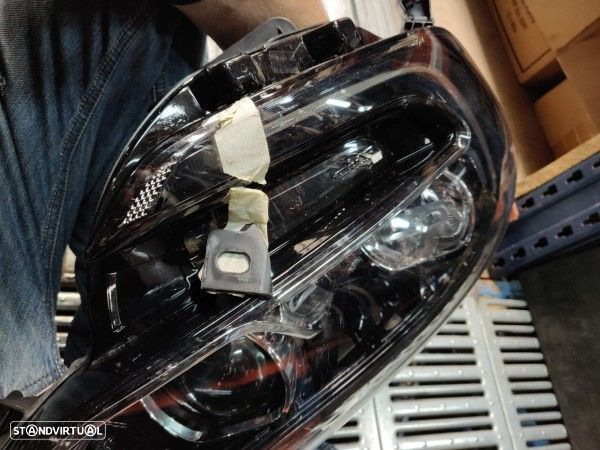 Farol Frente Direito / Otica Direita Renault Megane Iv Hatchback (B9a/ - 2