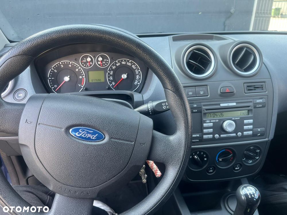 Ford Fiesta 1.3 Trend - 27