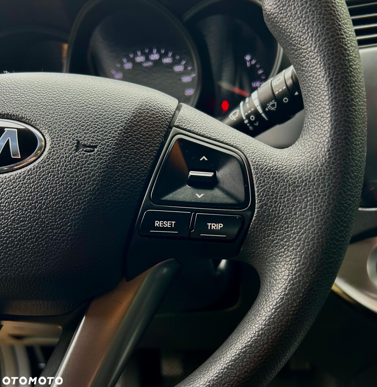 Kia Rio - 10