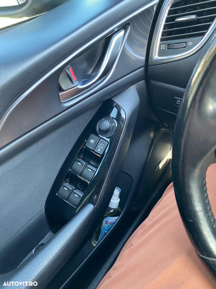 Mazda 3 G165 Revolution Top - 13