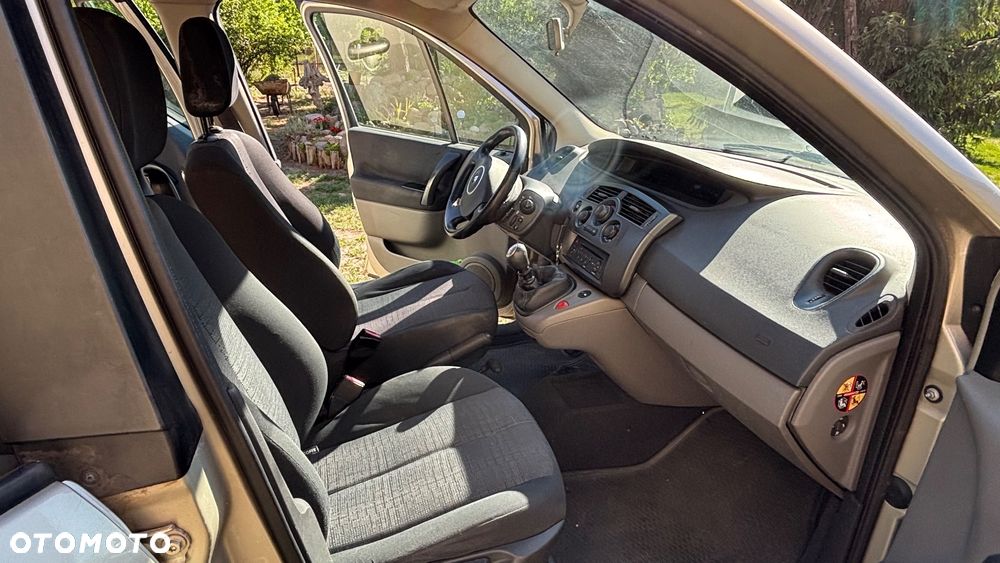 Renault Scenic 1.6 16V Expression - 9