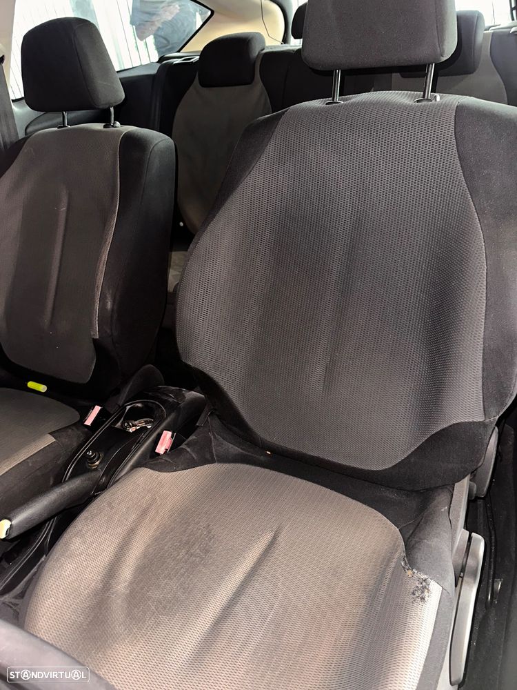 Citroën C4 1.4 16V VTR - 8