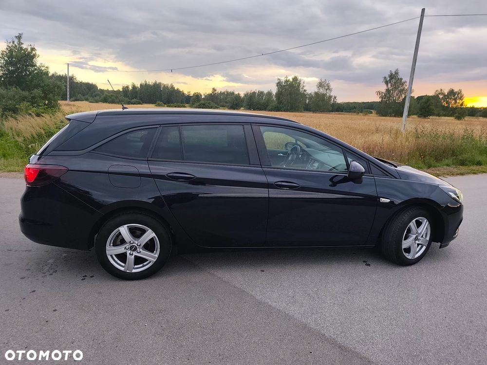 Opel Astra 1.6 CDTI Essentia - 10