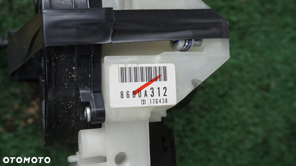 Mitsubishi Pajero IV 3.2 DID 3.8 V6 panel przelacznik zespolony tasma airbag 8600A3121 - 3