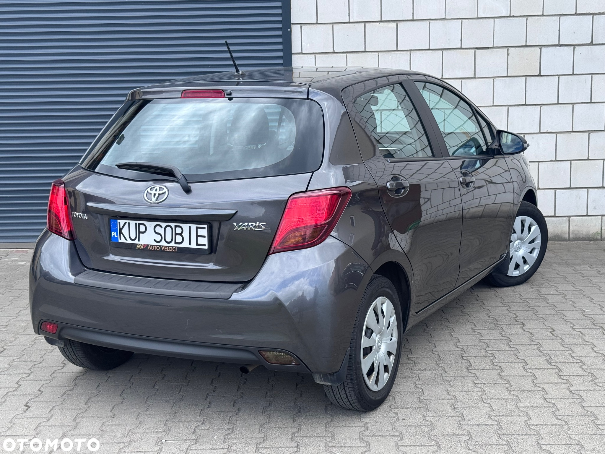 Toyota Yaris 1.0 Premium - 17