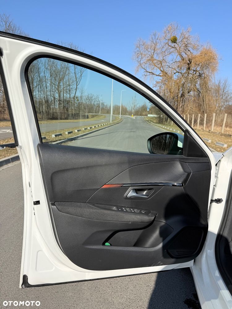Peugeot 208 - 17