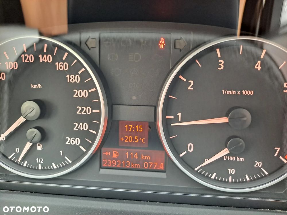 BMW Seria 3 320i - 27