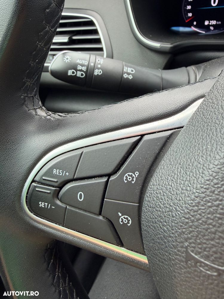 Renault Megane Blue dCi Intens - 12