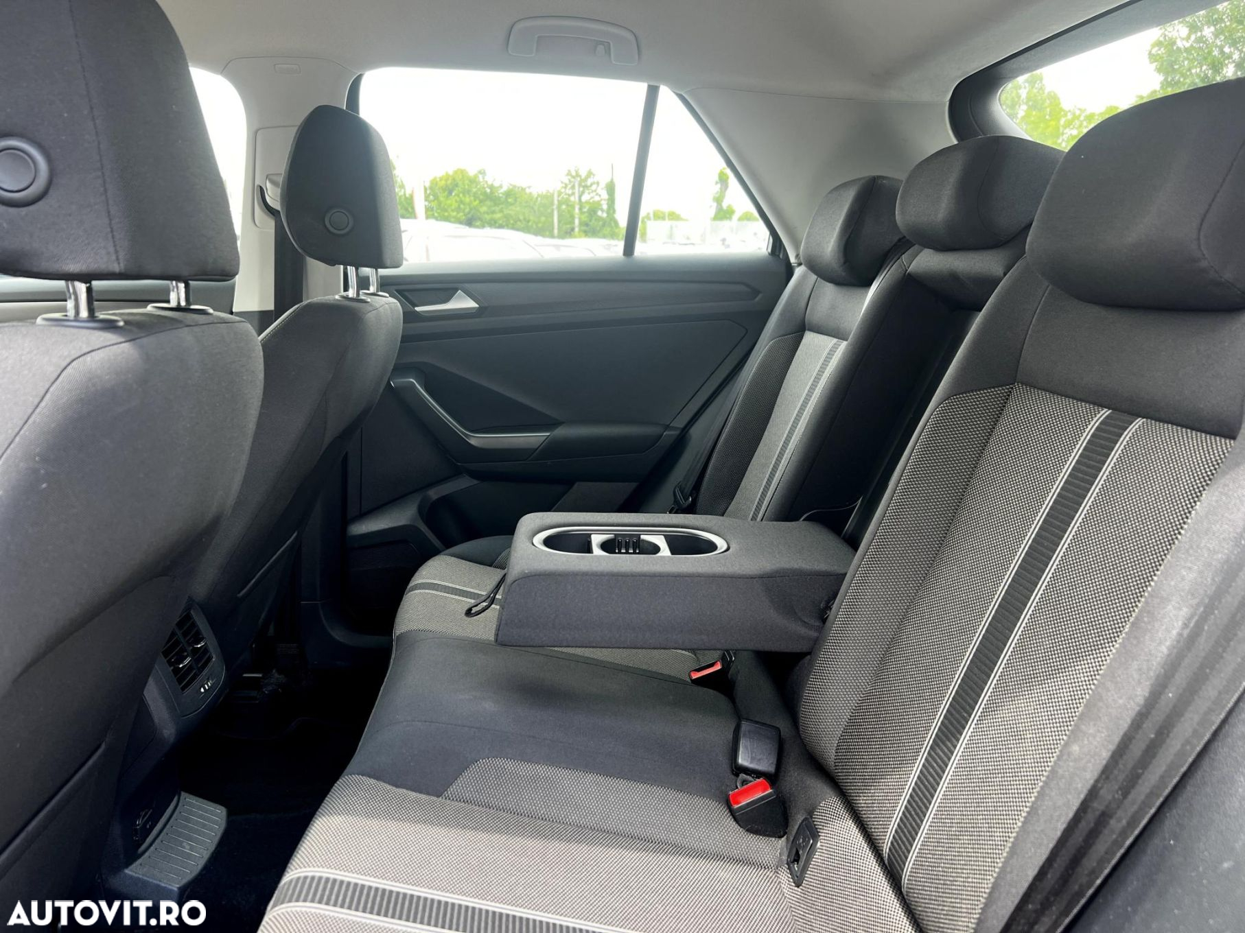 Volkswagen T-ROC - 22