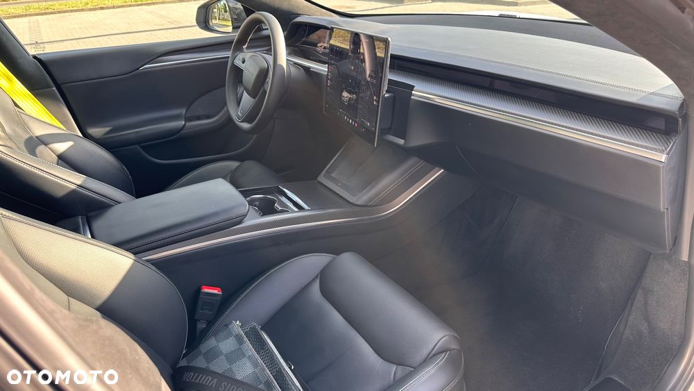 Tesla Model S - 18