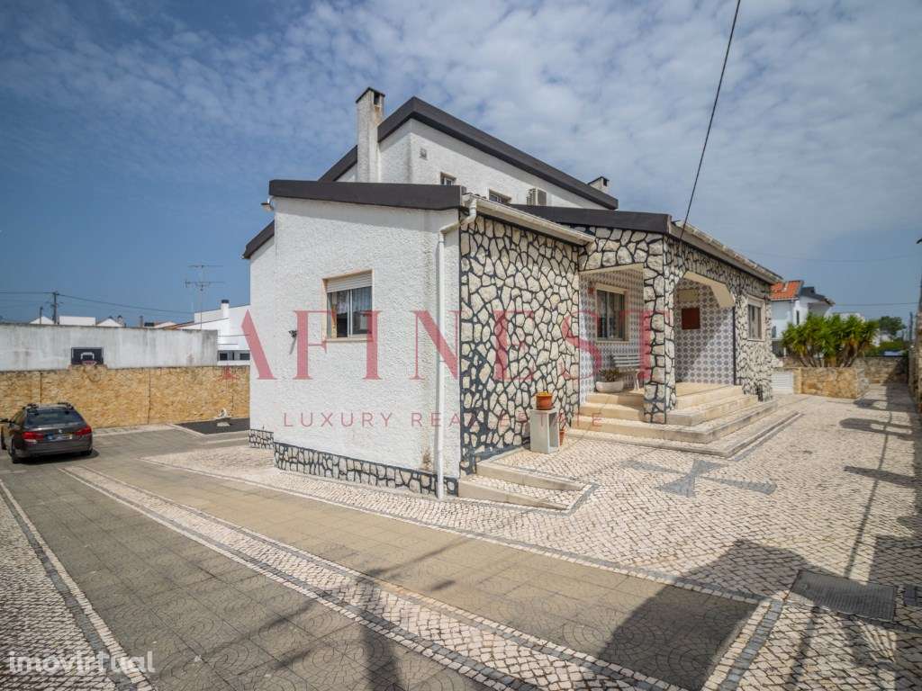 Moradia independente T4 com 368 m² em Fernão Ferro - Terreno de 1.0... - Grande imagem: 2/48