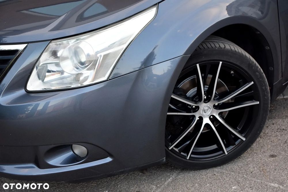 Toyota Avensis 1.8 Sol - 17