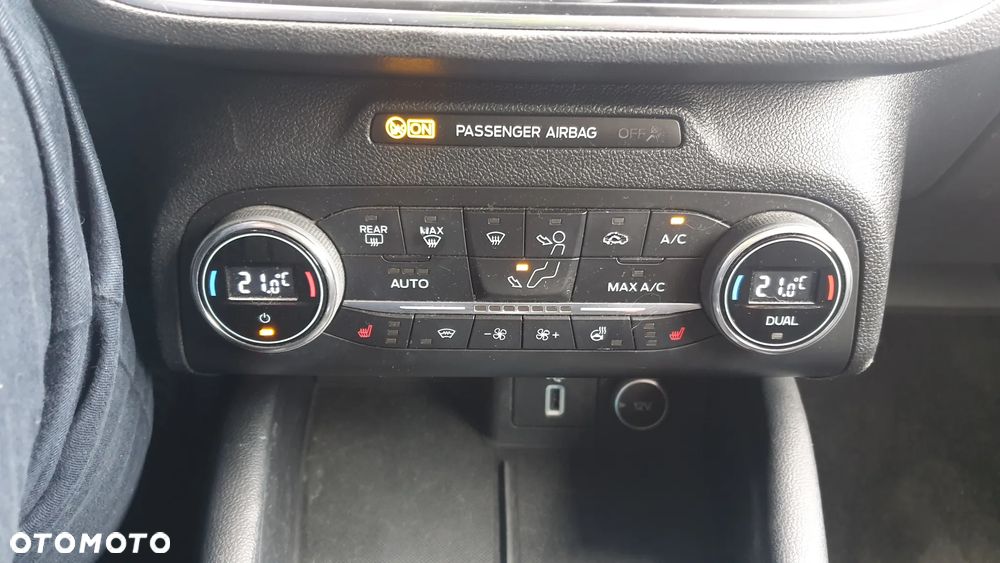 Ford Focus 1.5 EcoBoost Titanium - 28