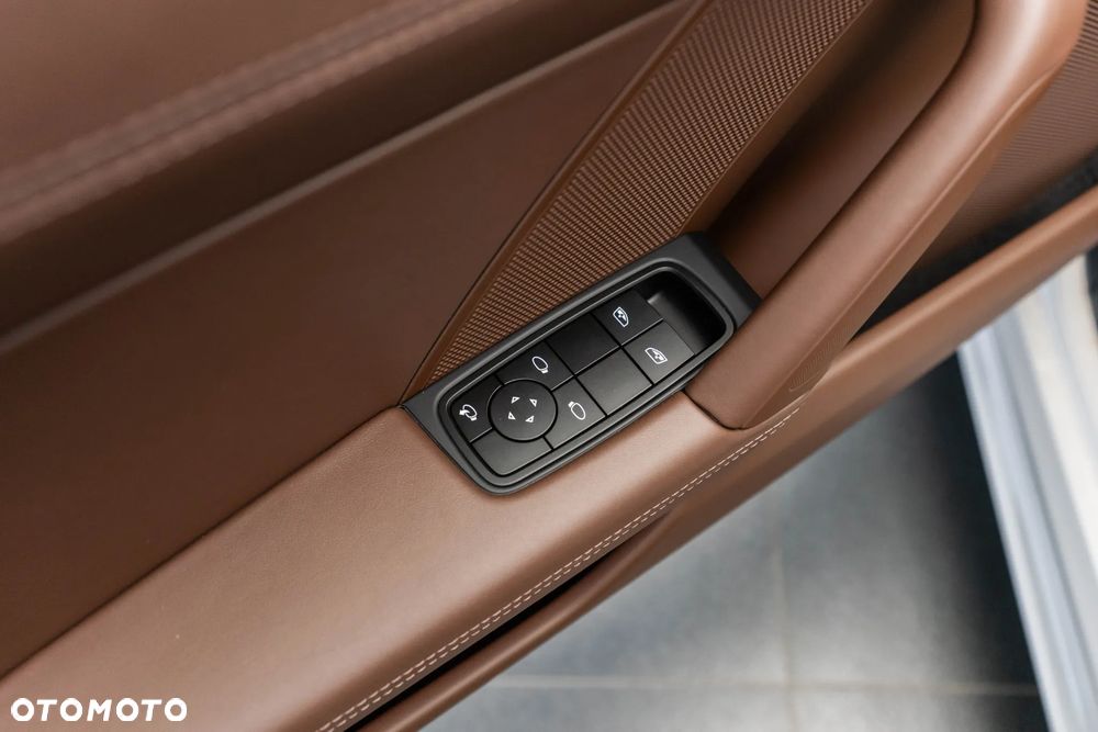 Porsche 911 Carrera 4S - 28
