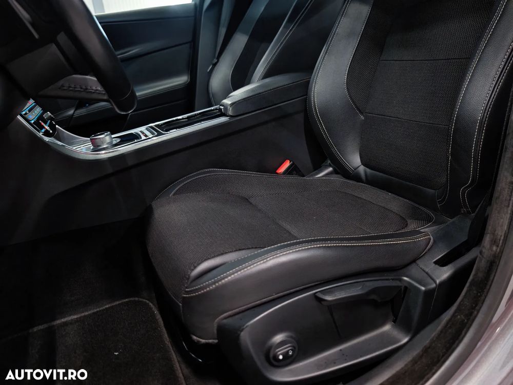 Jaguar XE 2.0 R-Sport - 10