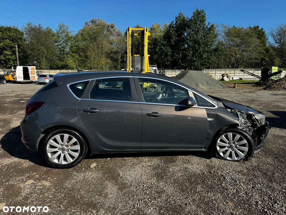 Opel Astra IV 1.6 CDTI Cosmo - 30