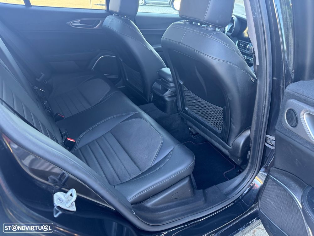 Alfa Romeo Giulia 2.2 D Sprint AT8 - 19