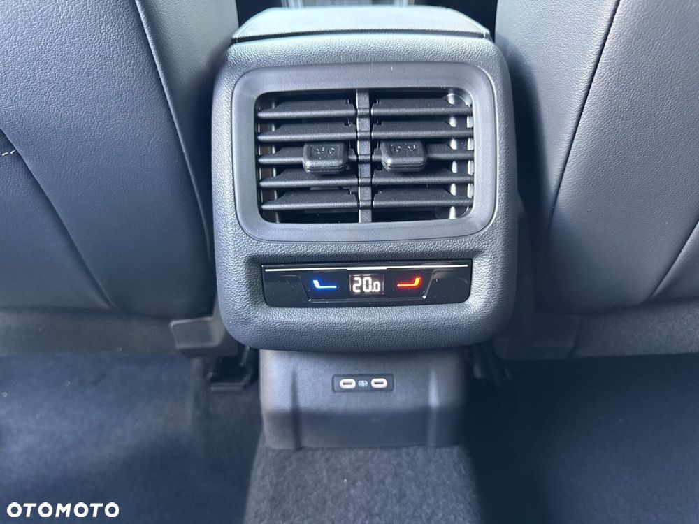 Volkswagen T-Roc - 24